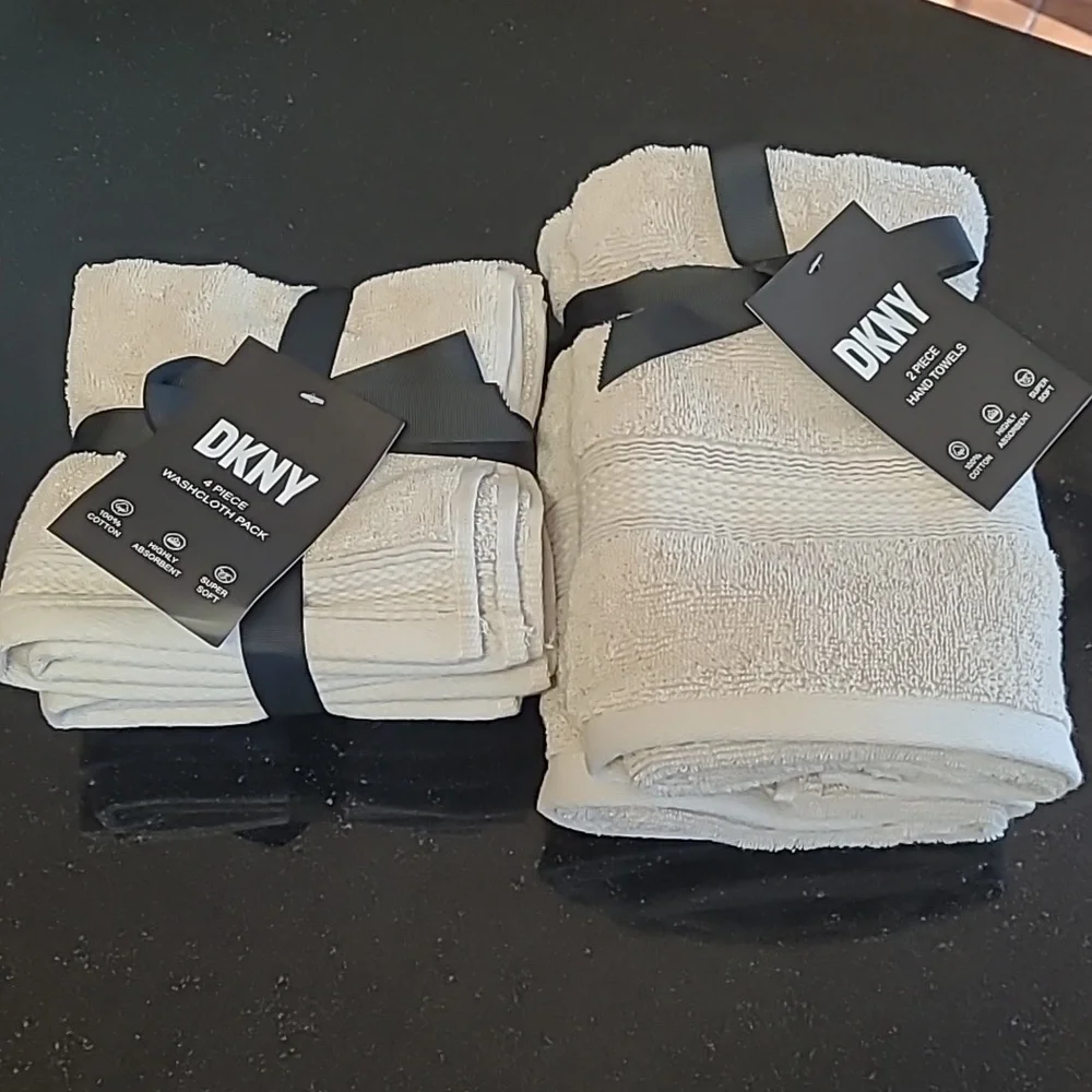 DKNY Bath Towel Set